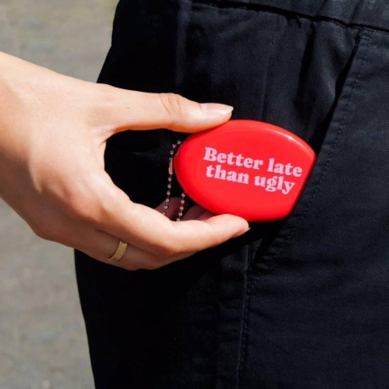 MONEDERO RETRO BETTER LATE THAN UGLY.