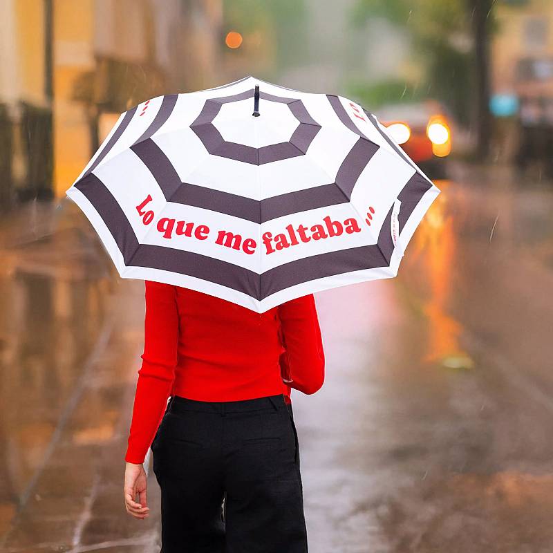 PARAGUAS LO QUE ME FALTABA.