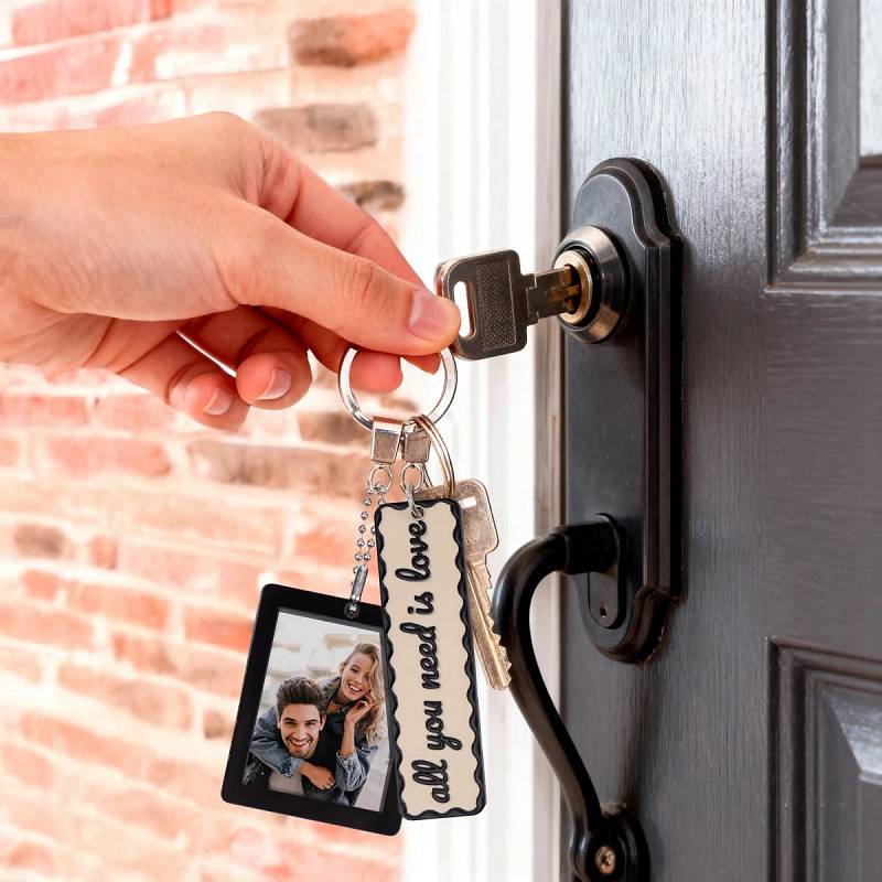 LLAVERO FOTO ALL YOU NEED IS LOVE