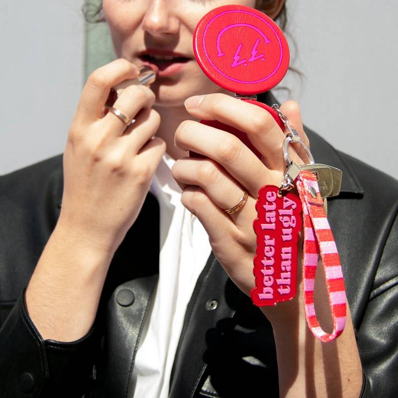 LLAVERO ESPEJO BETTER LATE THAN UGLY.