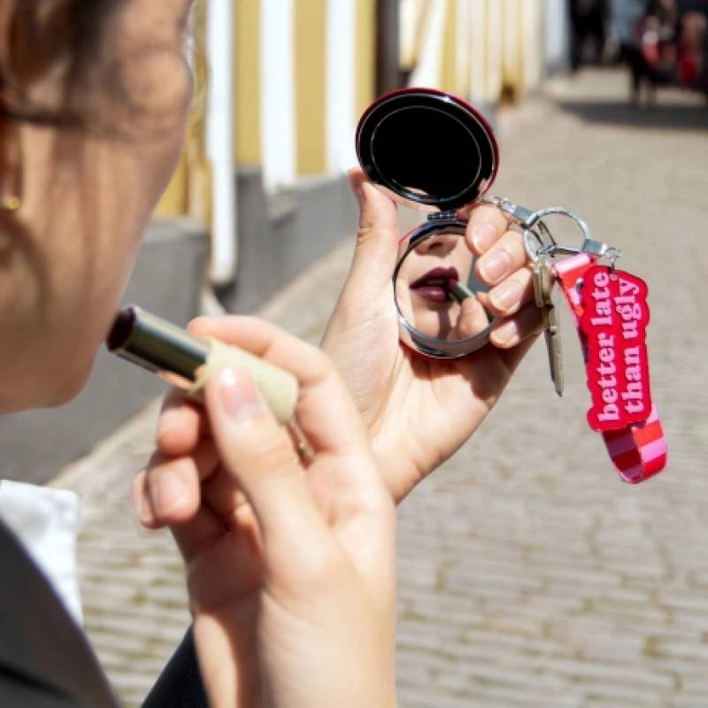 LLAVERO ESPEJO BETTER LATE THAN UGLY.