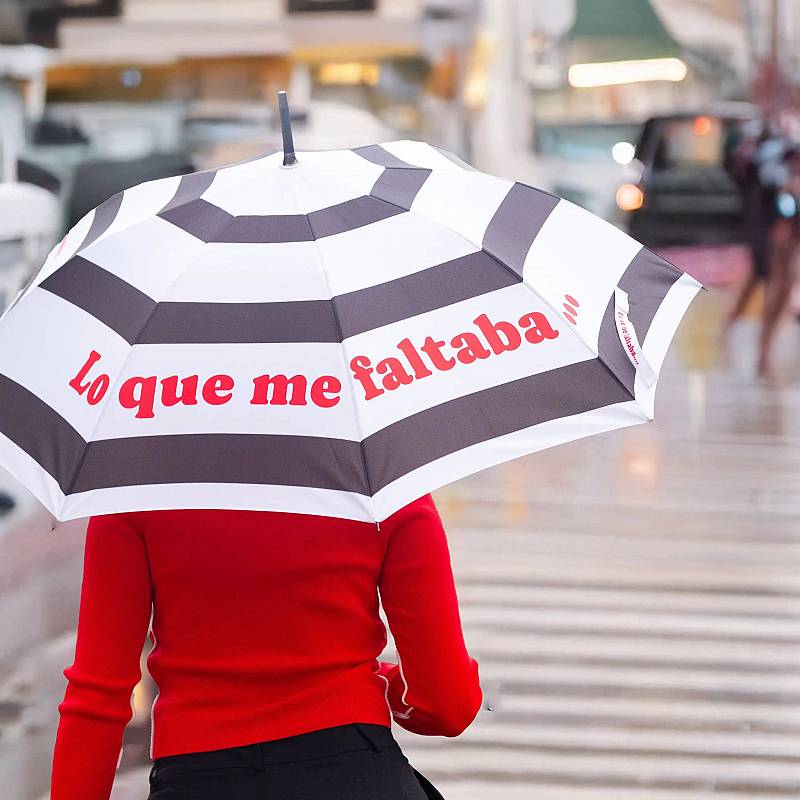 PARAGUAS LO QUE ME FALTABA.