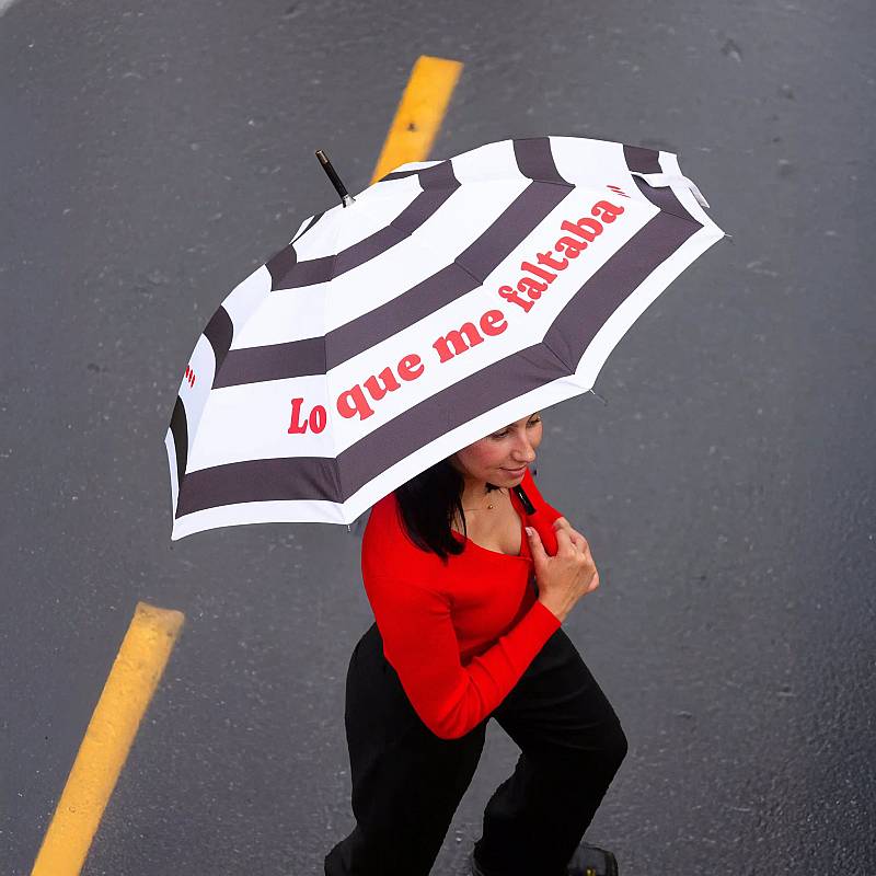 PARAGUAS LO QUE ME FALTABA.