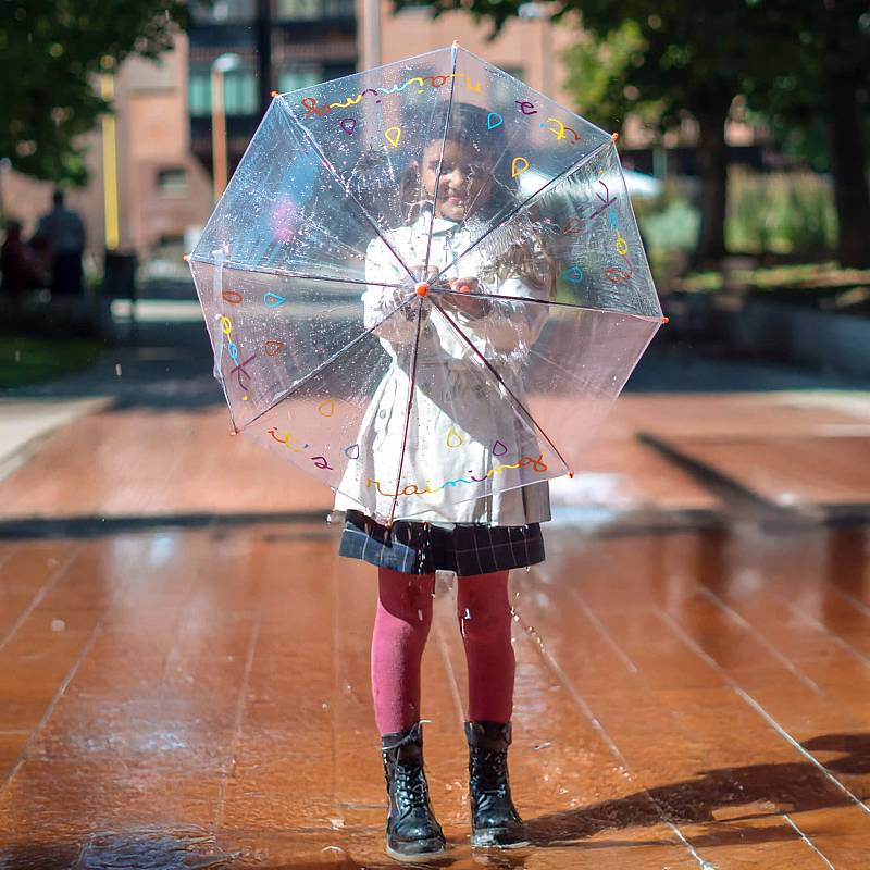 PARAGUAS INFANTIL LOOK ITS RAINING.