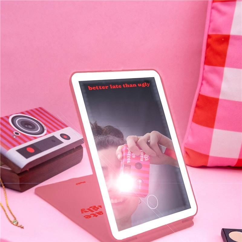 ESPEJO LED PORTTIL BETTER LATE THAN UGLY.